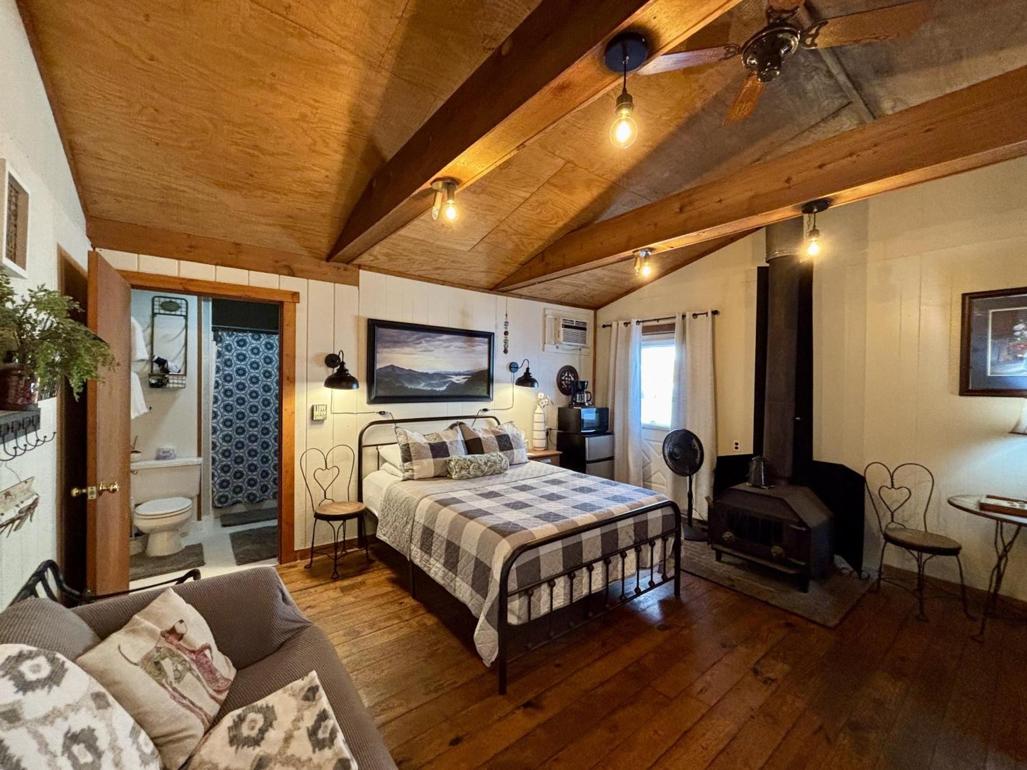 The Iris Garden Downtown Cottages And Suites Нэшвилл Номер фото